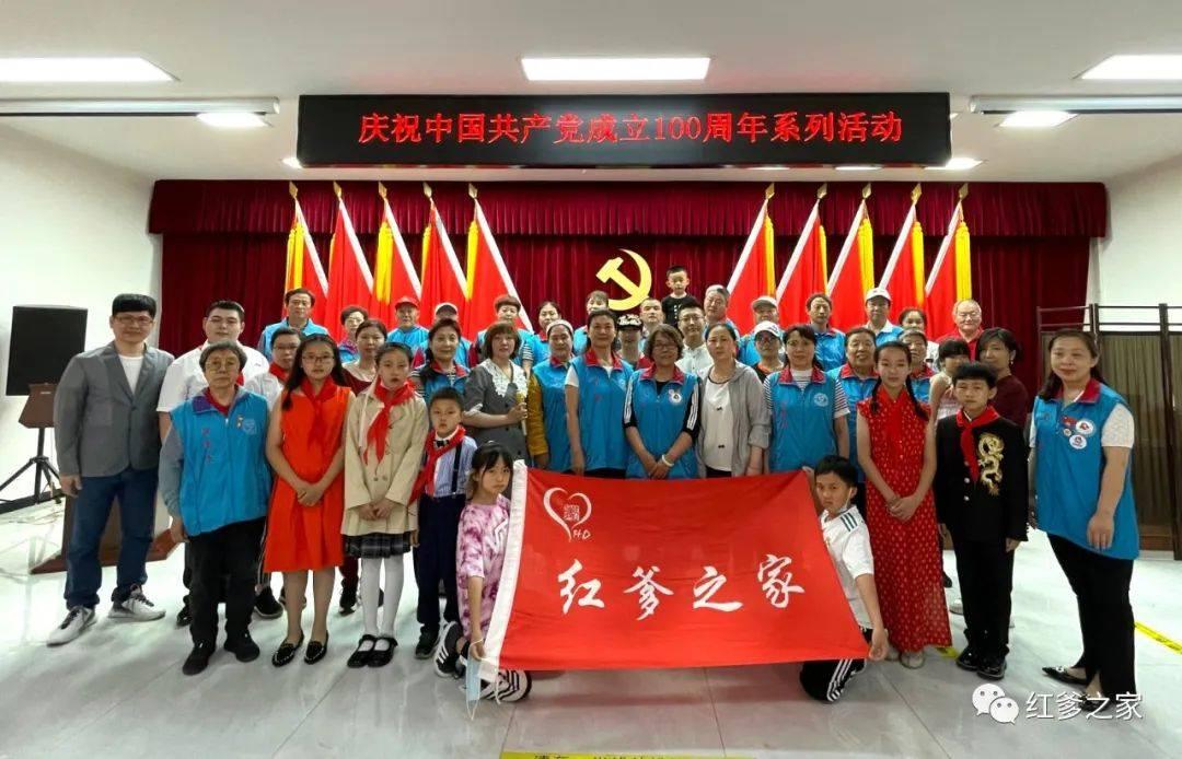 救援秀气的男孩
