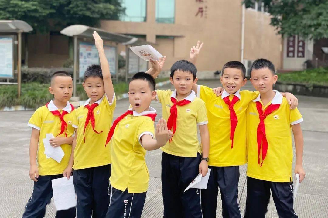贵州赤水空运近千只鸡给深圳大学师生(来源:遵义晚报)