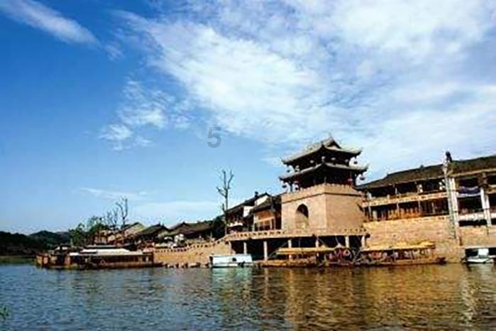 驻贝宁大使彭惊涛出席中油国际尼贝管道项目公司年会暨优秀员工表彰大会