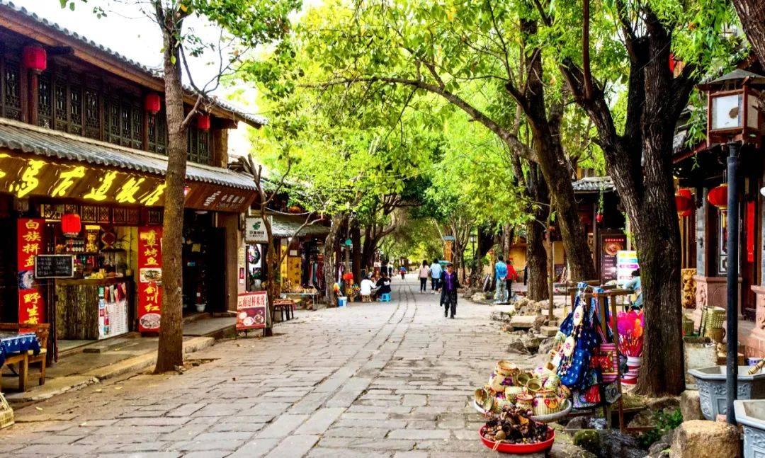 向每一个平凡人致敬，在一场又一场“双向奔赴”中全力以赴丨两会观察