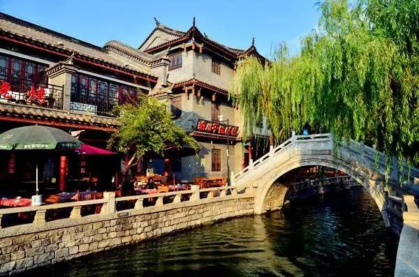 飞跃沙丘的小球
